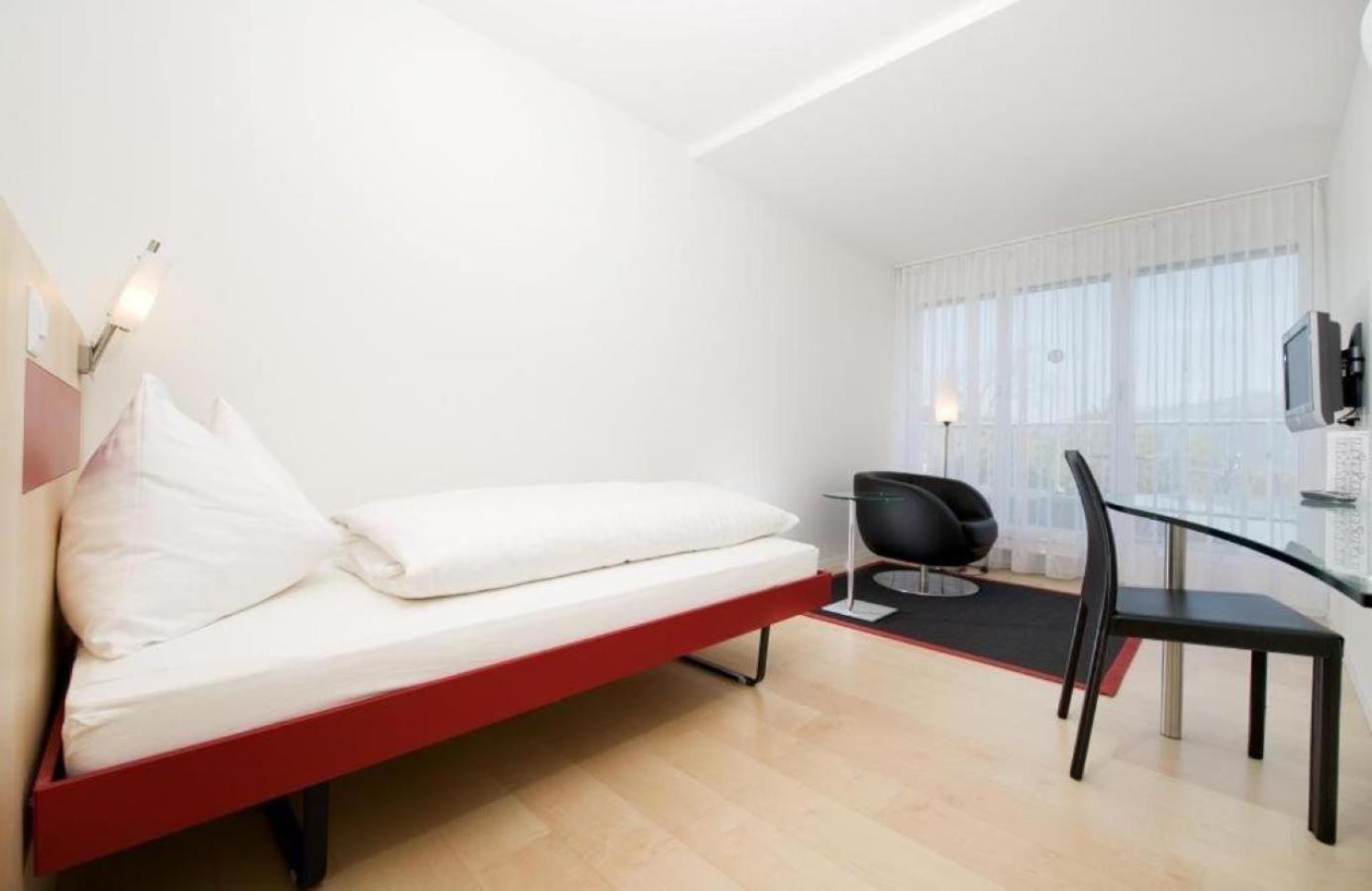 Hotel Seaside Spiez Room photo