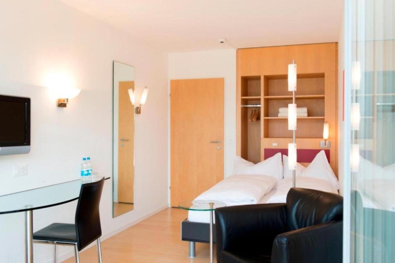 Hotel Seaside Spiez Room photo